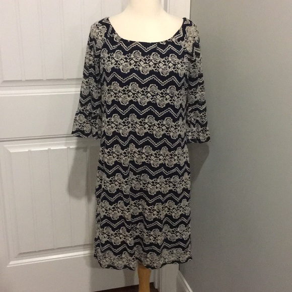 Elegant Navy and Cream Midi Dress - Picture 1 of 6